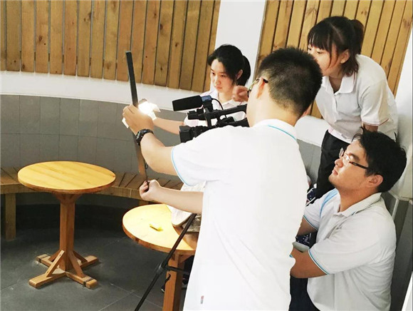 走进杨高剧团 感受光影魅力 ——浦东杨思高级中学微电影探班之旅